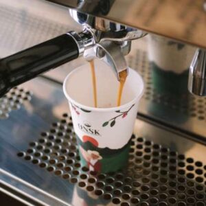 Kaffebrygning på kaffemaskine - ØNSK kaffekrus
