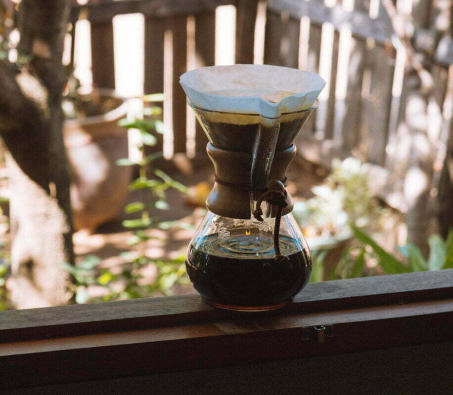 Buy natural coffee from ØNSK - Chemex with fresh specialty coffee standing in windowsill