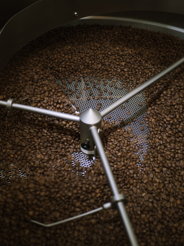 Månedens Kaffe – Leonel Valladares Ristning-friskristede-kaffebønner