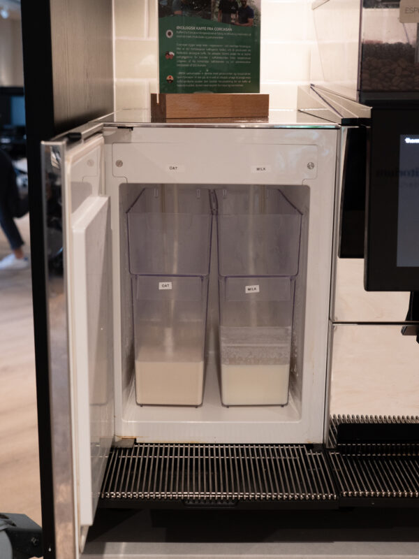 kaffemaskine-til-erhverv-thermoplan-friskmælkssystem-professionel-espressomaskine