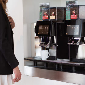 Hvor-stor-en-kaffemaskine-skal-du-vælge-FH-kaffeløsning-Thermoplan