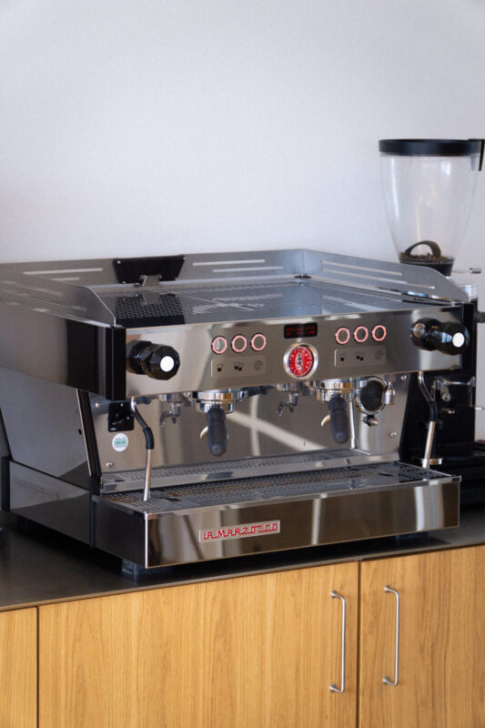 Guide: Vælg den rigtige kaffeløsning til kontoret